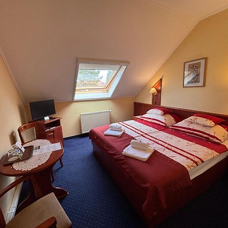 Boglarka Panzio - Etterem Hotel Mezokovesd Luaran gambar
