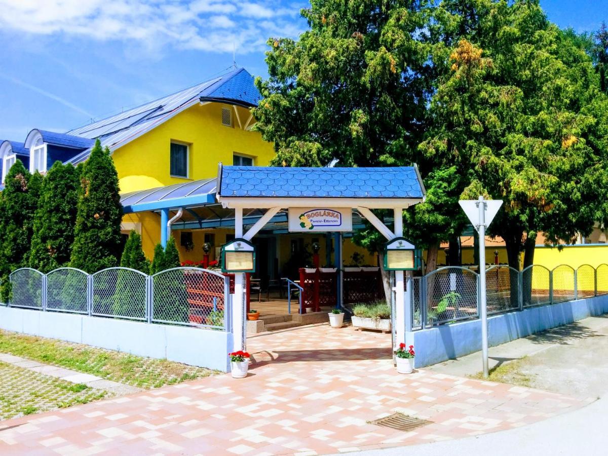 Boglarka Panzio - Etterem Hotel Mezokovesd Luaran gambar