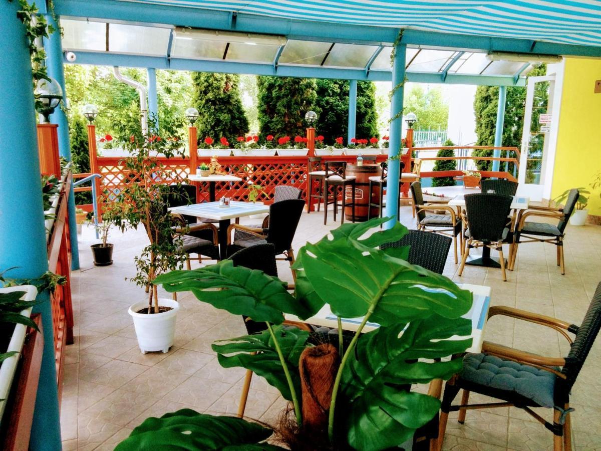 Boglarka Panzio - Etterem Hotel Mezokovesd Luaran gambar