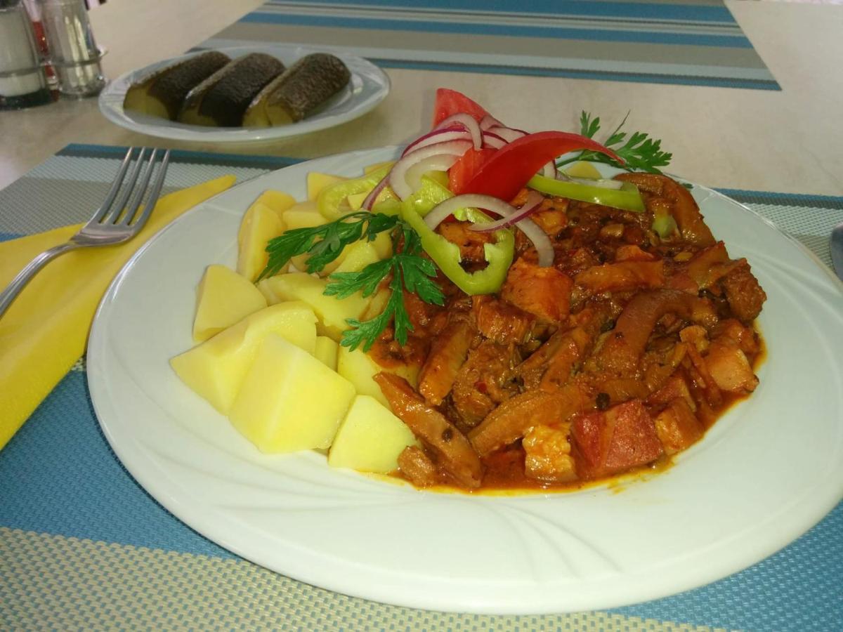 Boglarka Panzio - Etterem Hotel Mezokovesd Luaran gambar