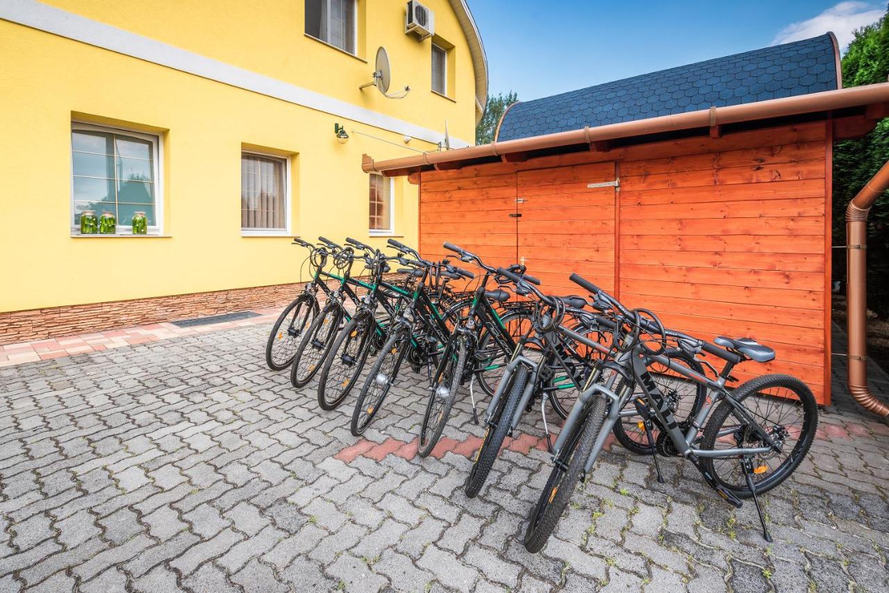 Boglarka Panzio - Etterem Hotel Mezokovesd Luaran gambar