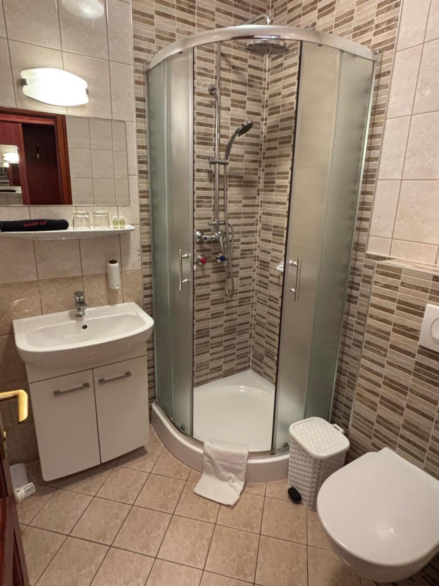 Boglarka Panzio - Etterem Hotel Mezokovesd Luaran gambar