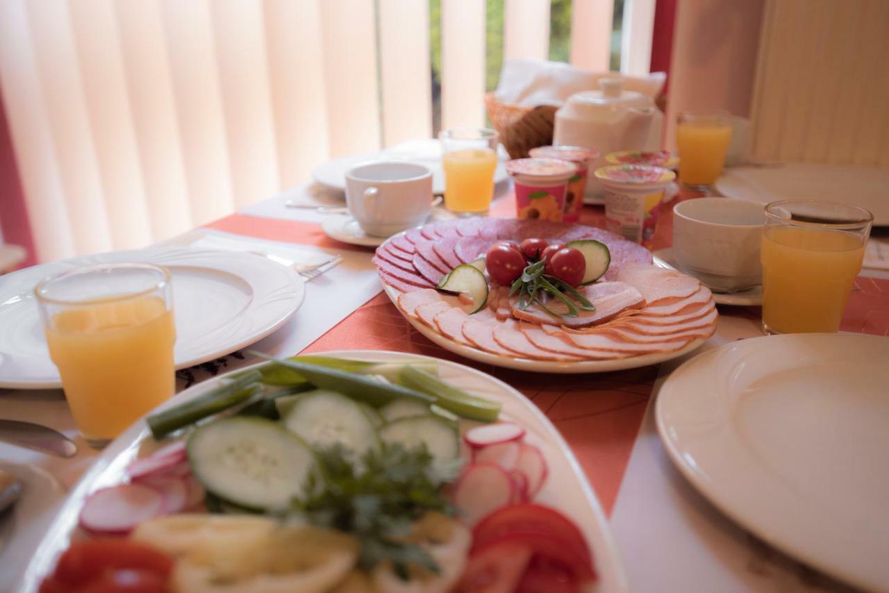 Boglarka Panzio - Etterem Hotel Mezokovesd Luaran gambar